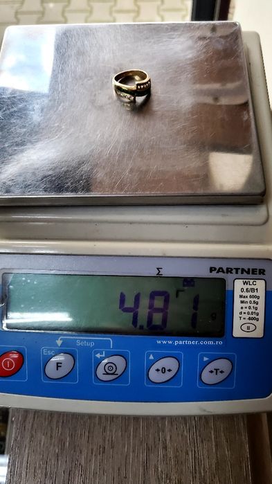 Inel de tip bypass din aur galben de 14K, cu zirconii verzi