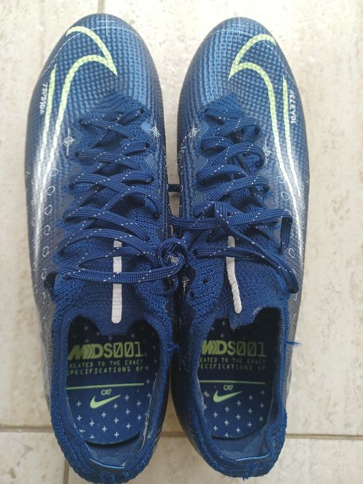 Бутонки Калеври Футболни обувки Найк и Адидас Детски бутонки стоножки