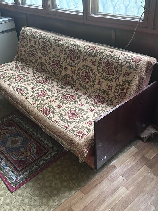 Отдам диван даром