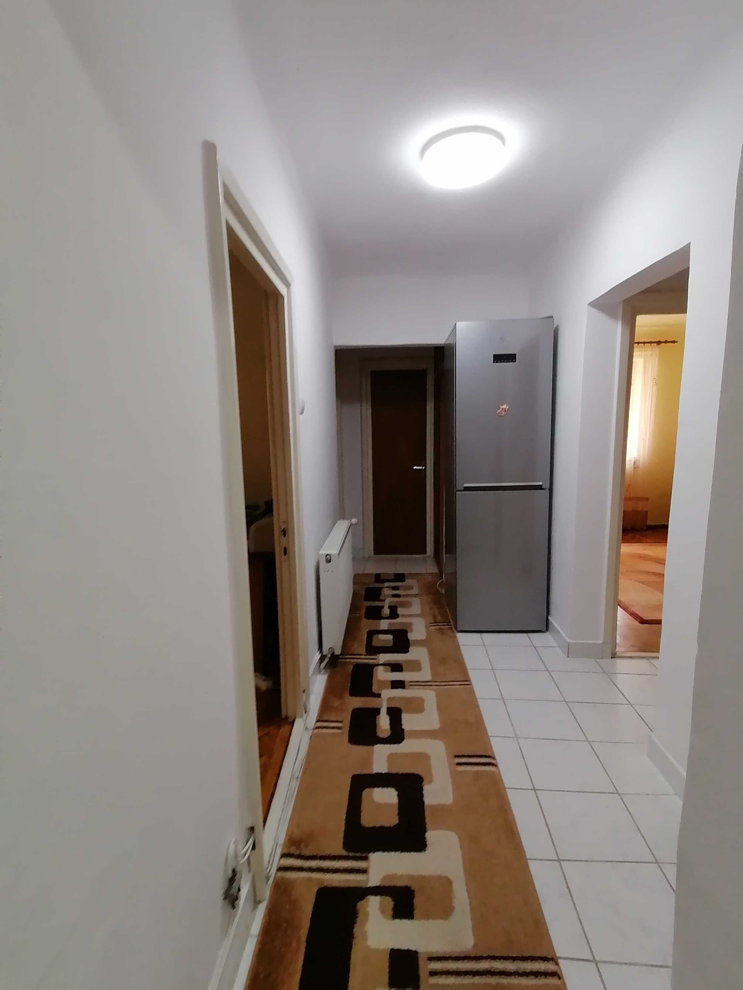 Vând apartament 4 camere, Cetate, zonă liniștită!!