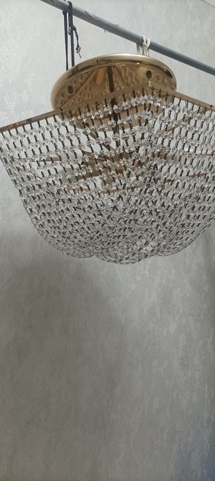 Продам люстру хрустальную