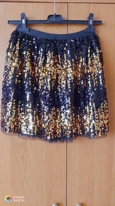 пола с  блестящи пайети