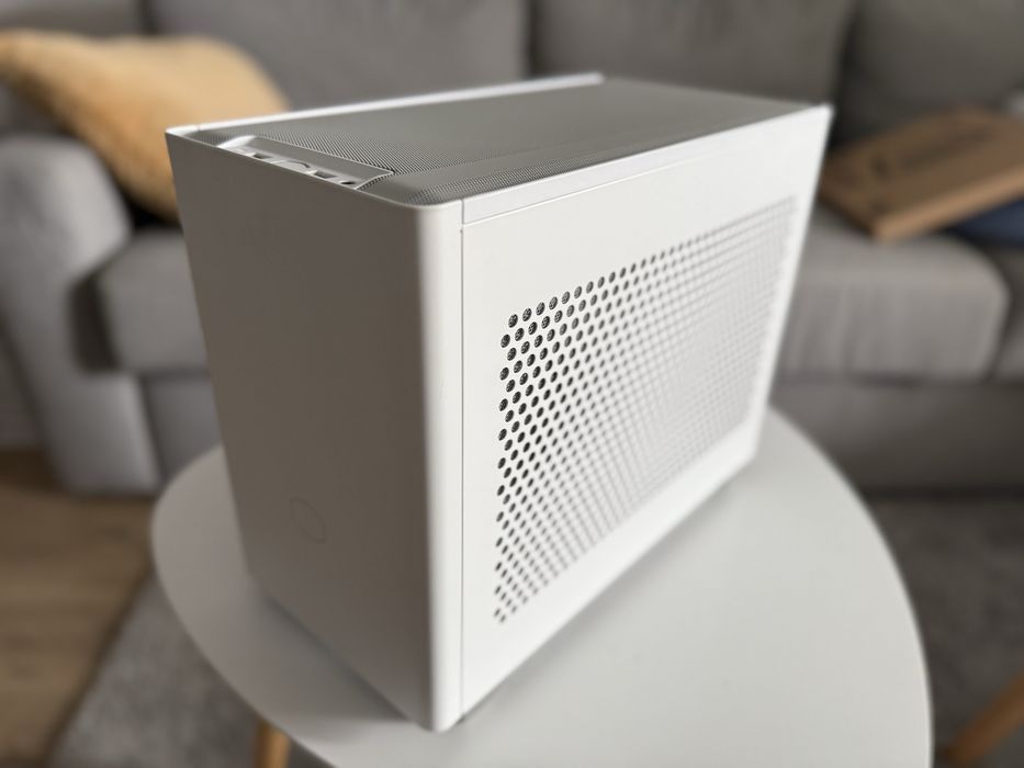 Carcasa Cooler Master NR200P mini ITX mesh + tempered glass panel