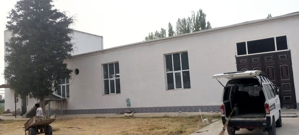 Naturar bino va yer bilan