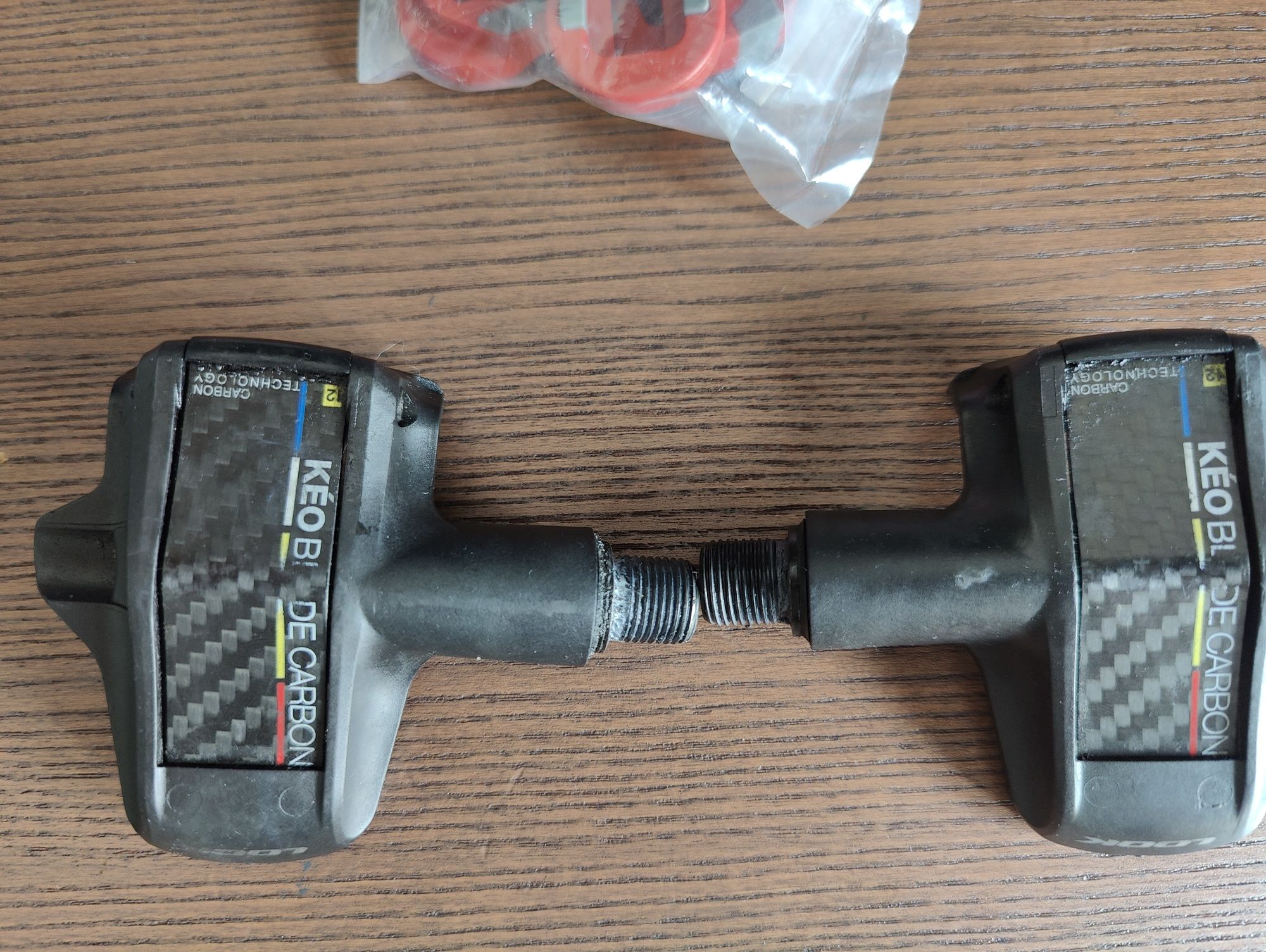 Pedale Look Keo Carbon Blade + plăcute Xpedo joc 4,5 grade noi