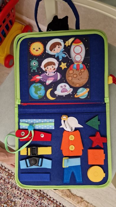 Бизиборд  развивает мелкую моторику, логику и память. Компактный разме