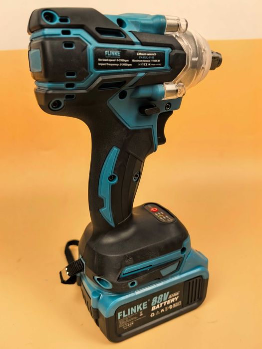 Cheie impact 400 Nm cu 2 baterii 88V 319 lei