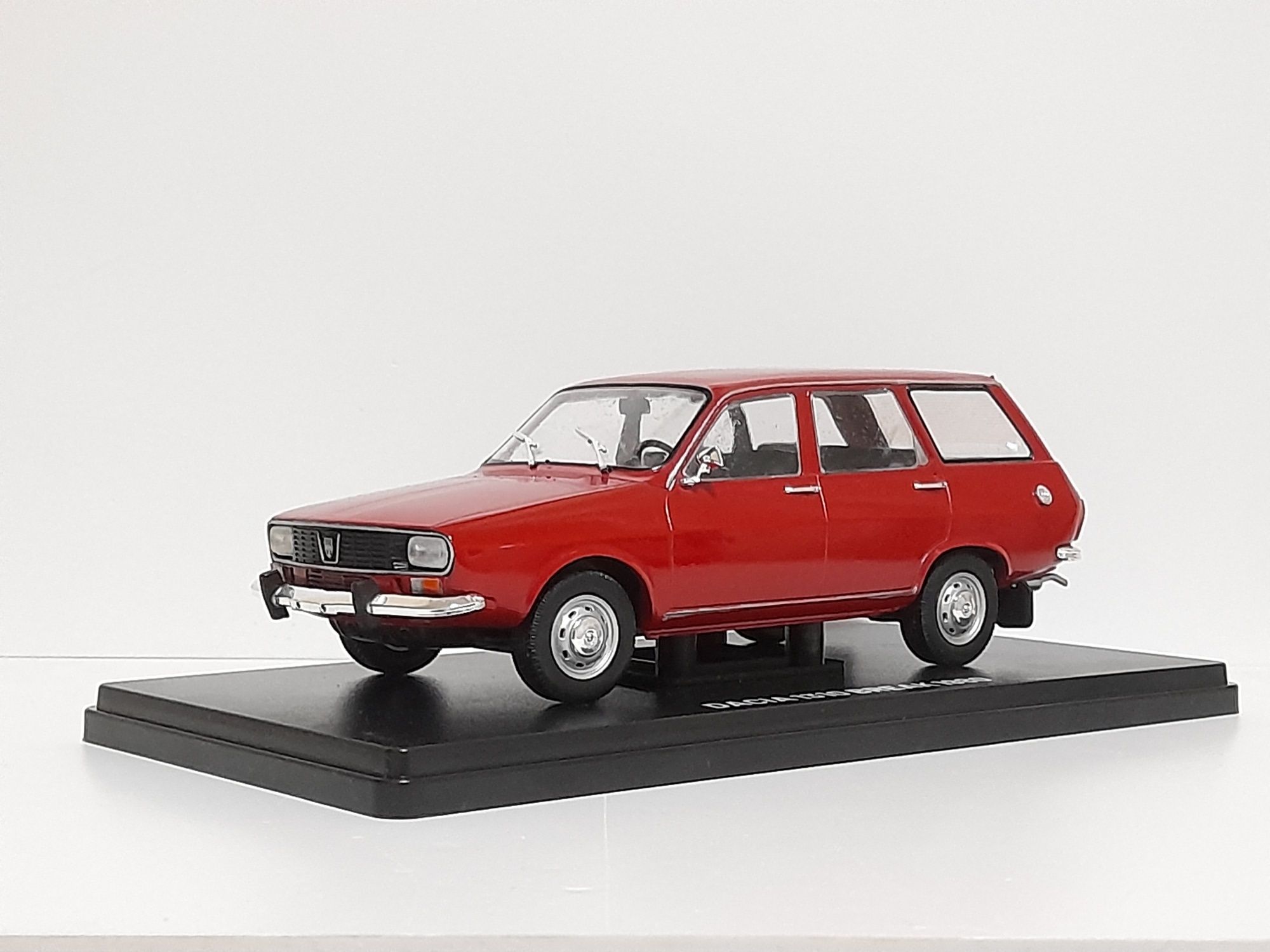 Macheta dacia 1300 break scara 1:24 hachette