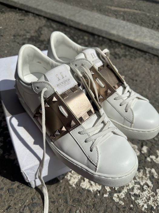 Adidasi Valentino Garavani rockstud