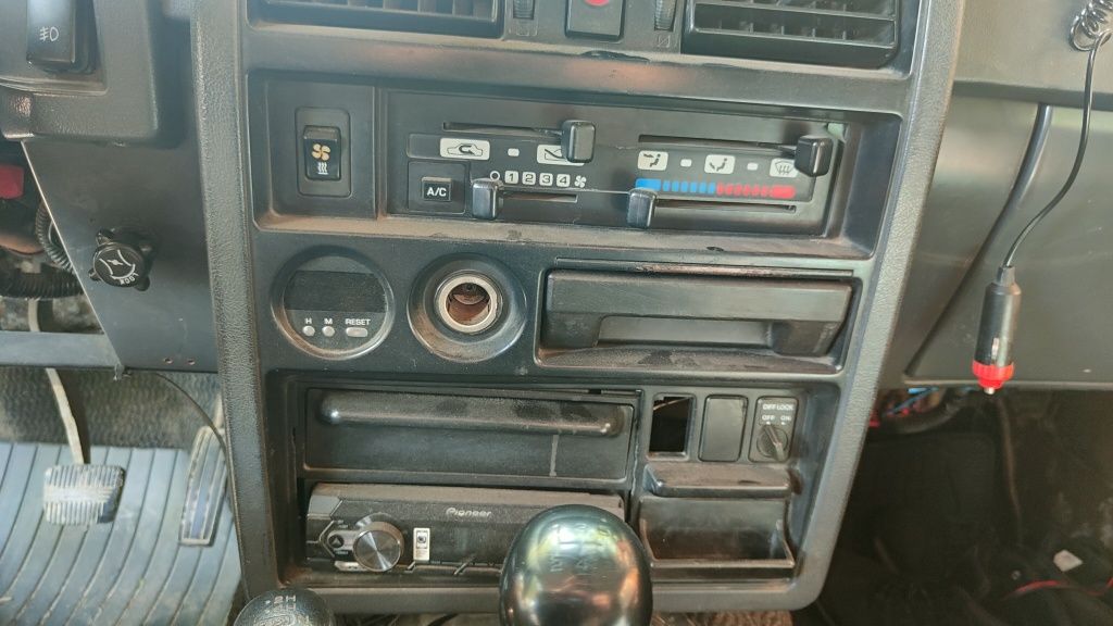 Vând sau schimb Nissan Patrol Y60 4.2 diesel TD42