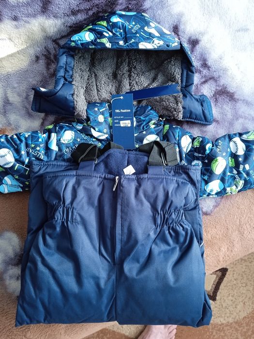 Продам зимние детские костюмы. Остались на 1 год и 1.5 года.см..Смотри