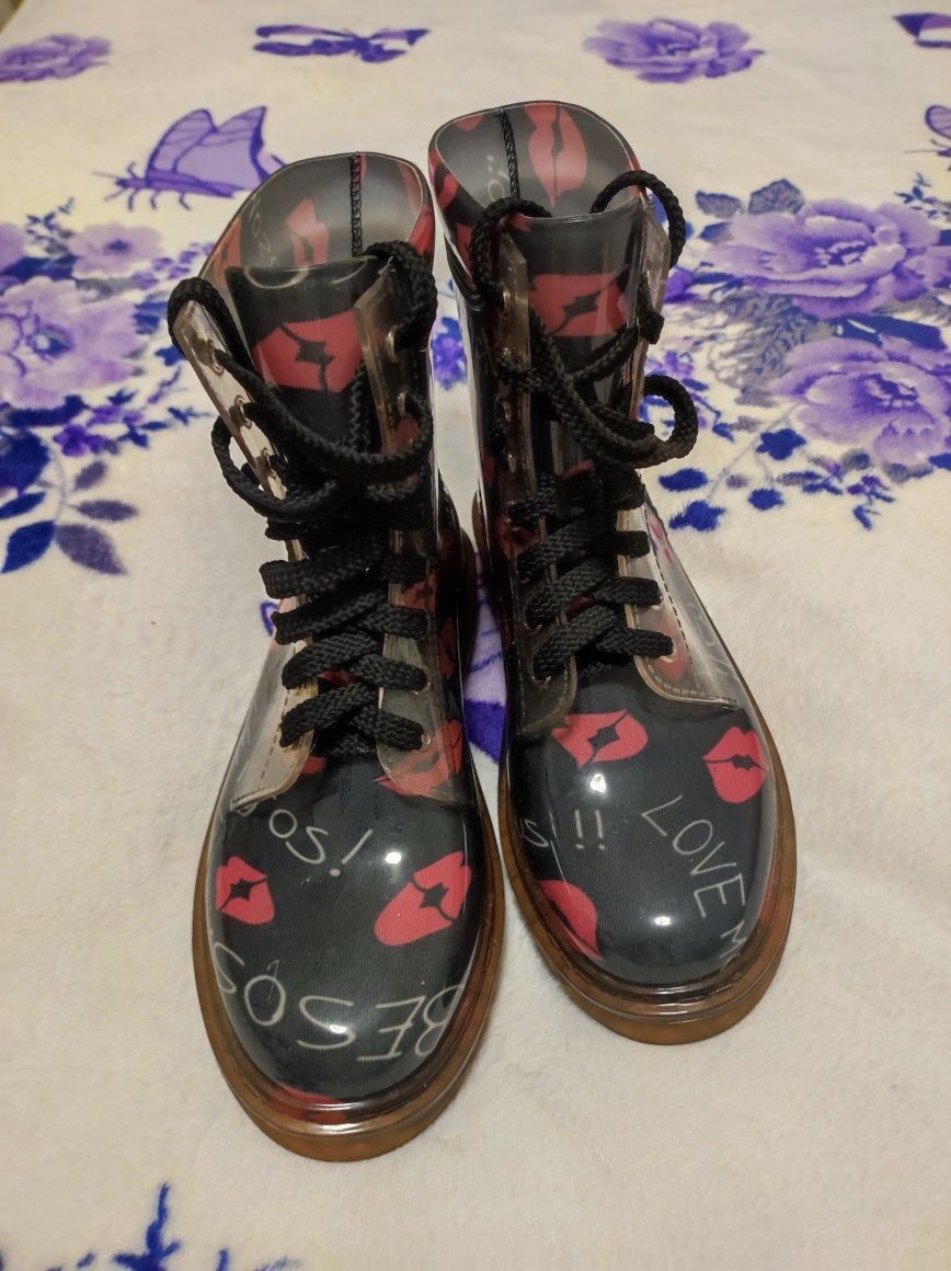 Боти Love Moschino