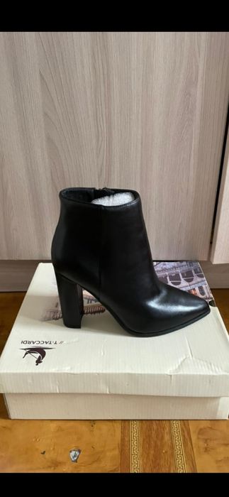 Продам полусапожки новые, демисезонные.