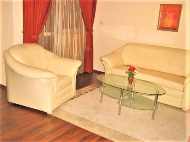 Дава се под наем Двустаен апартамент в София, Център - 69 кв.м за 428.4 € - Снимка #2