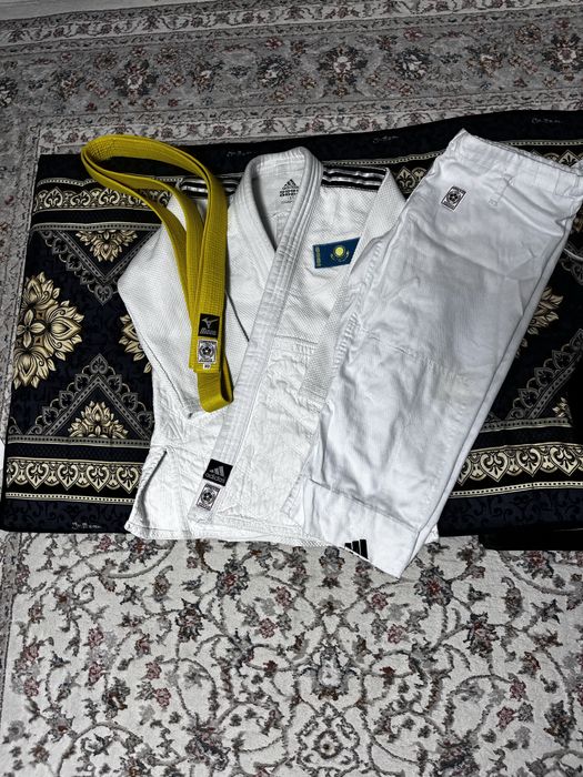 Кимано Adidas champion2 Размер 155 с флагом на груди