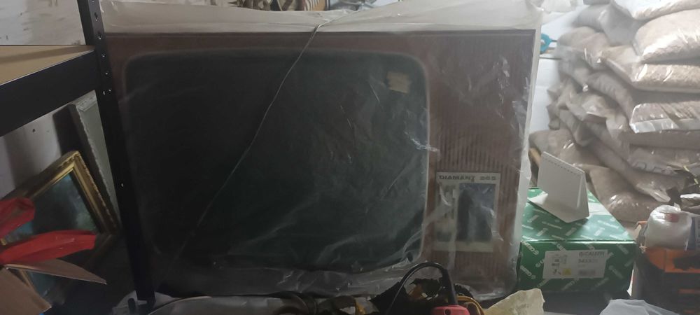 Vand televizor Diamant 265 alb negru, in perfecta stare