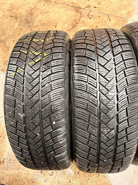 205/55/17 Vredestein