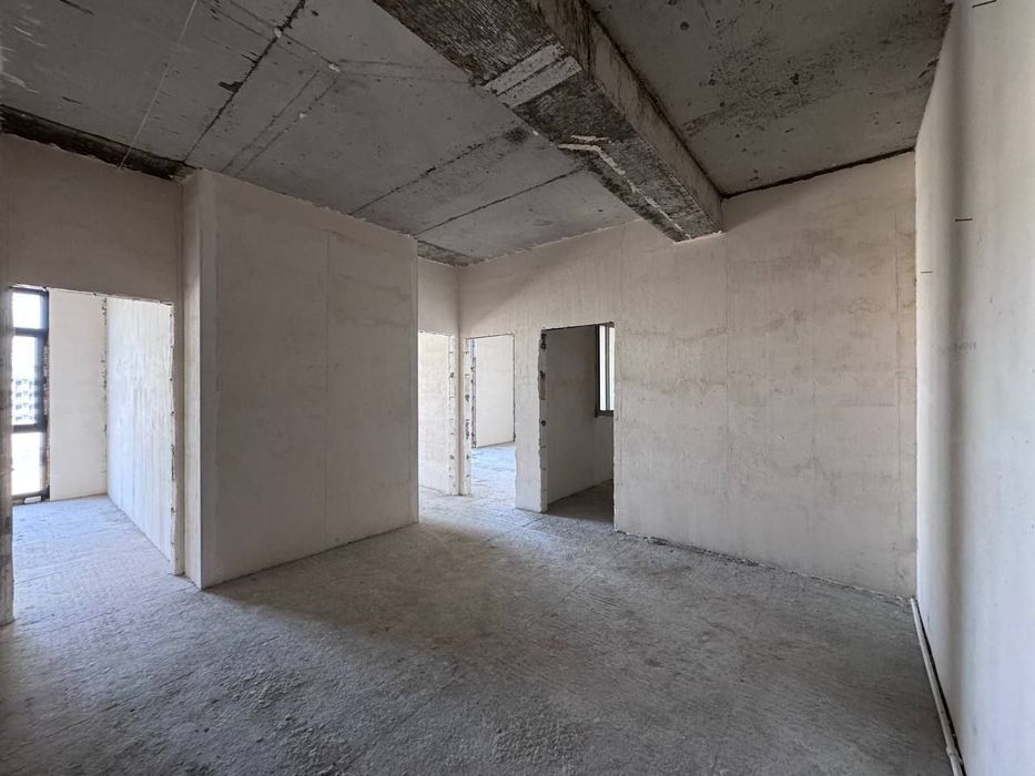 3 xonali karobka kvartira sotiladi