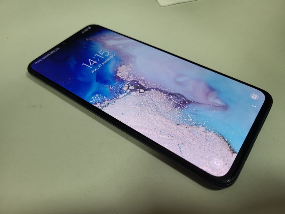 Samsung a70 Glow Nu este Impecabil ca Nou
