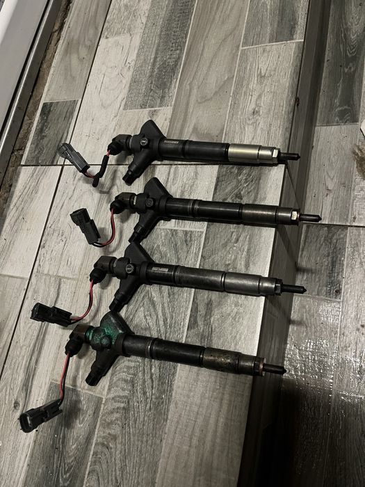 Injectoare Toyota Rav 4 Avensis Corolla Verso 2.2 177Cai D-Cat 130kw