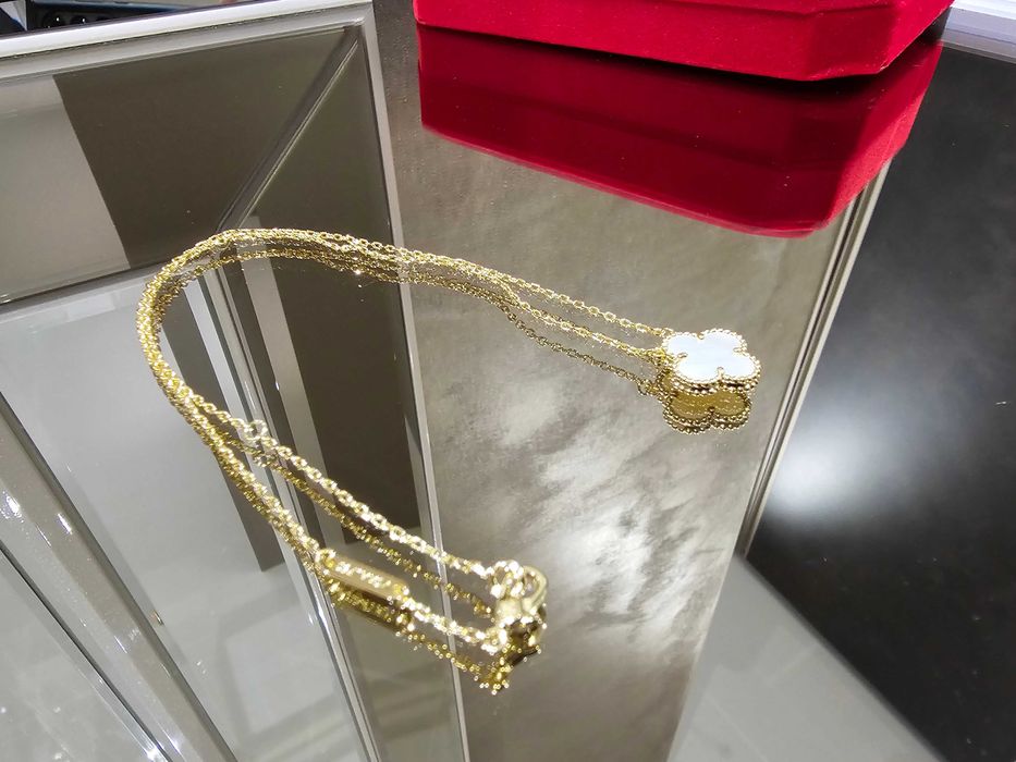 Van Cleef & Arpels VCA Gold Mother Pearl Alhambra 1 Motif Дамско Колие