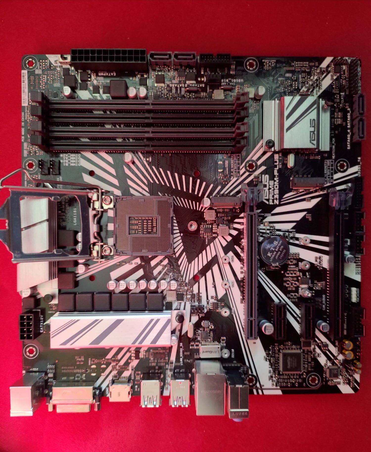 Дънo ASUS Z390M-PLUS / LGA1151 за Intel Core 8-мо и 9-то поколение