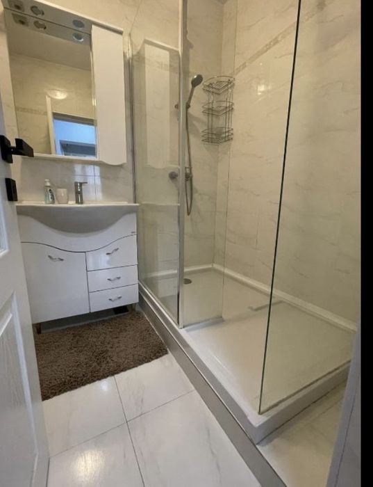 Închiriez apartament