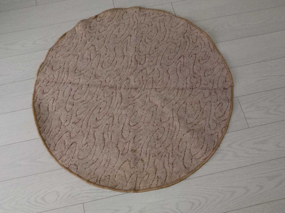 Продам коврики размером метр на метр