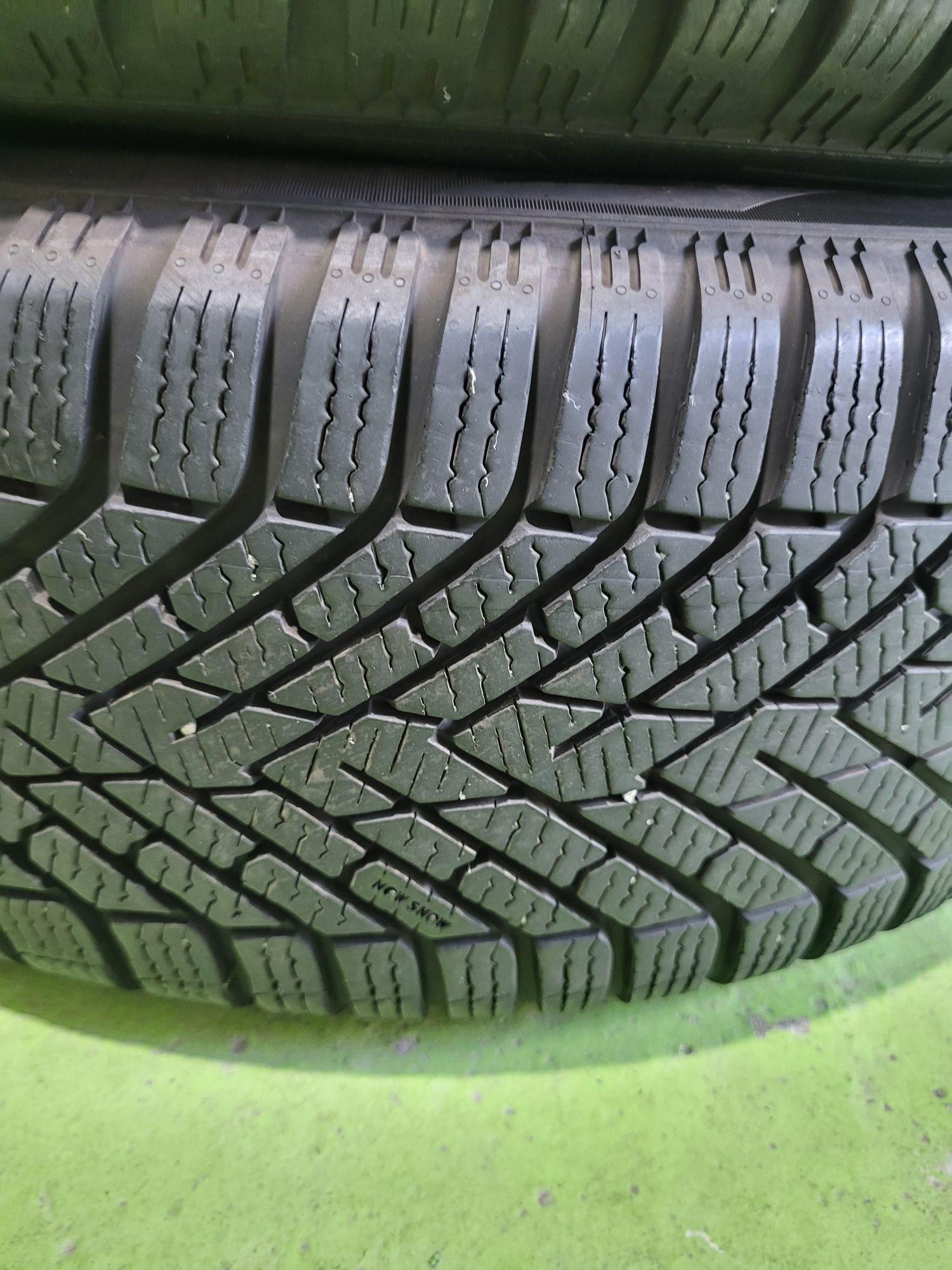 2 бр зимни 205/60/16 Pirelli