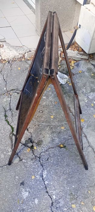 Оргинална дървена рекламна стойка