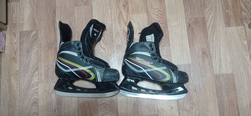 Продам коньки хоккейные