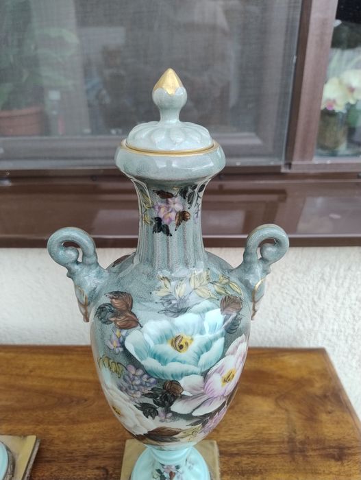 De vânzare set de vaze/amfore vechi din porțelan cu motive florale