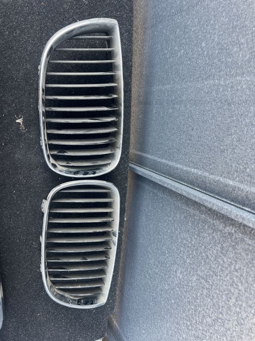 Grila radiator/ bara BMW e87 e90 x1 e84