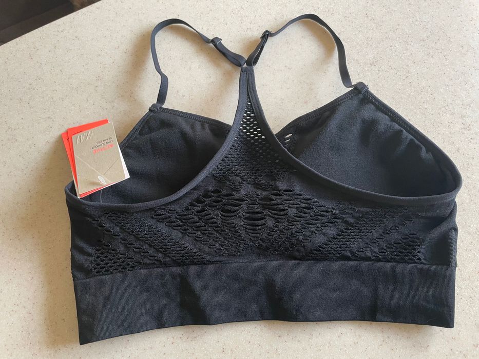 Bustiera sport H&M  neagra noua