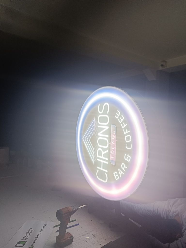 Caseta luminoasă , Litere volumetrice, Reclame
