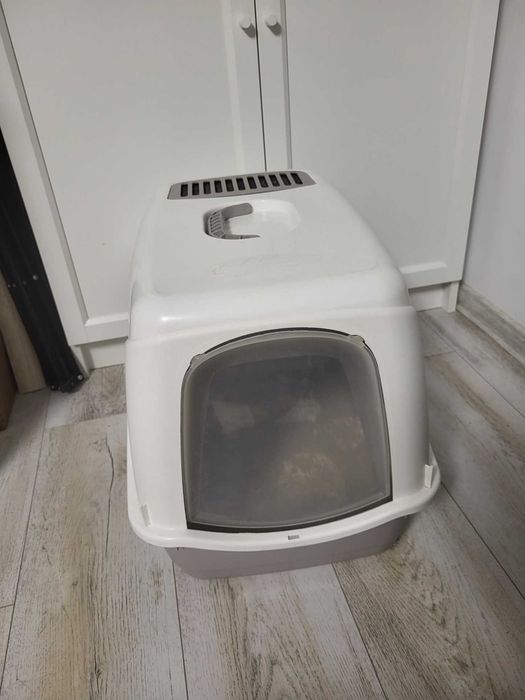 Litiera inchisa cu filtru carbon și maner – dim. 50×35×38 cm