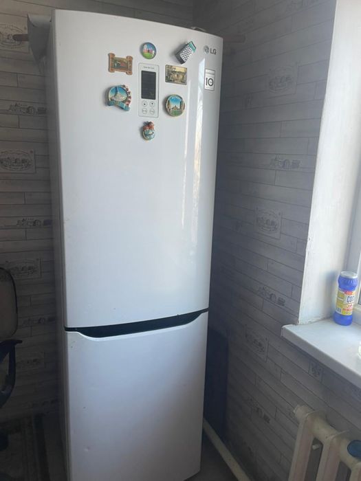Продам холодильник LG