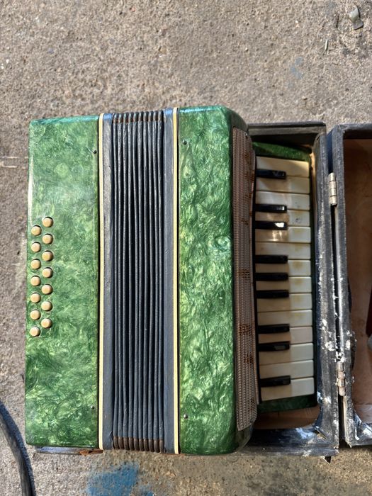 Продам аккордеон