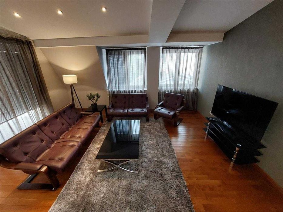 Дава се под наем Тристаен апартамент в Пловдив, Център - 92 кв.м за 453.9 € - Снимка #3