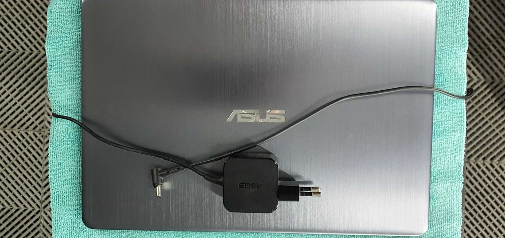 Laptop ASUS E406M