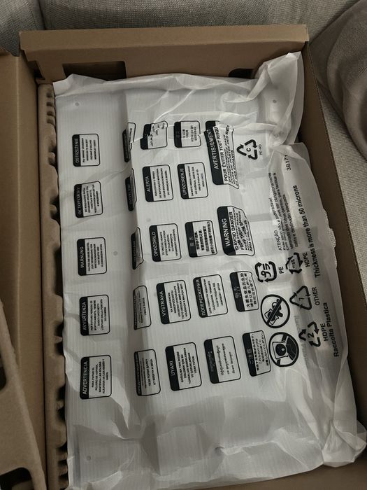 Monitor LENOVO 24 cm