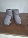 Vand Ugg-uri gri