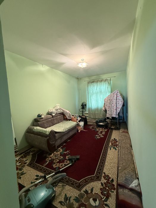 Panelniyda 2 xonali uy arenda 1 etajda joylashgan