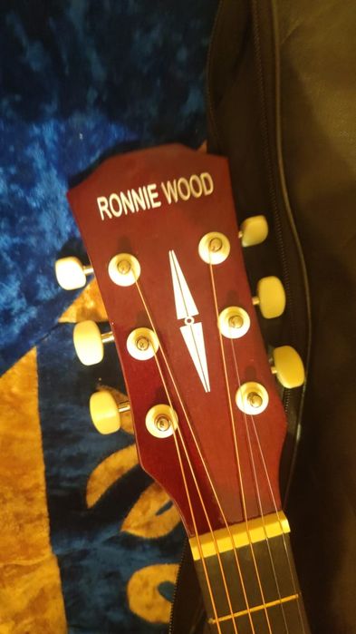 Продам гитару Ronnie Wood