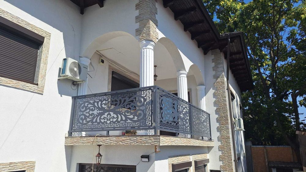 Porti si gard,balustrade:fier forjat,sipca tip jaluzea,tabla traforata
