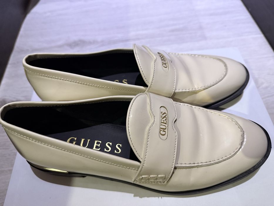Guess бели обувки