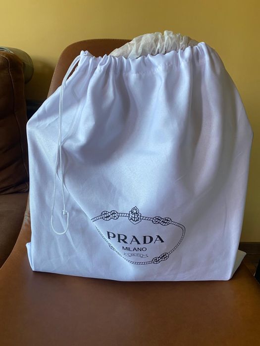 Чанта Prada чисто НОВА