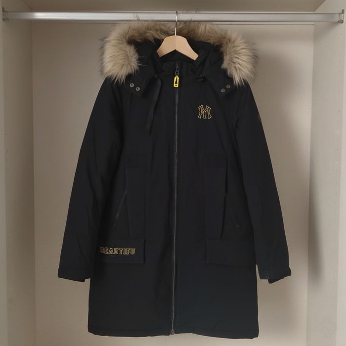 Срочно продам зимнюю куртку (пуховик)