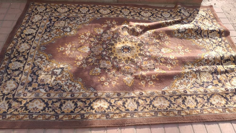 Gilam 2,0 m × 3,0 m. Eski gilamladan.