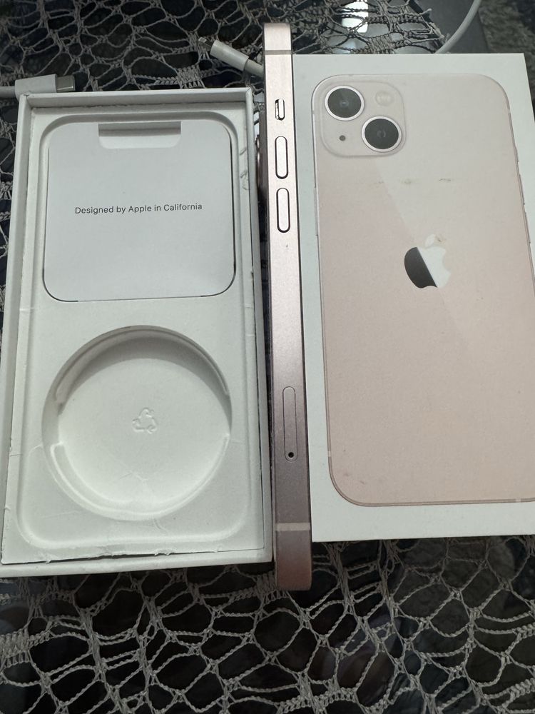 IPhone 13-бледо розово
